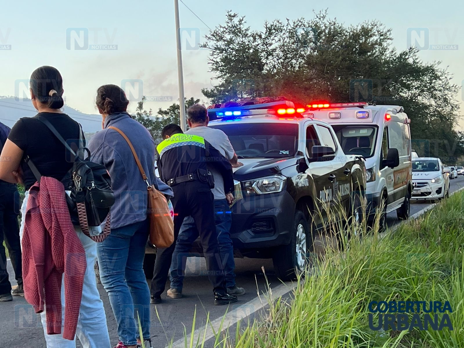Conductor presuntamente ebrio invade carril y provoca choque frontal