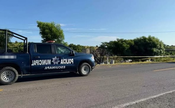 Authorities respond to the scene where two women were shot along the Mazatlán–Tepic highway near Escuinapa, September 1, 2026